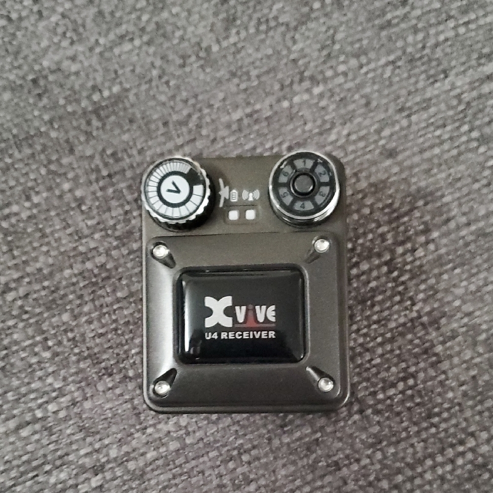 XVIVE U4 Receiver in Black and Gray Negotiable